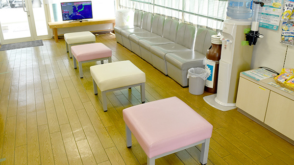 調剤薬局Ｇ・Ｐファルマ武芸川店の待合スペース