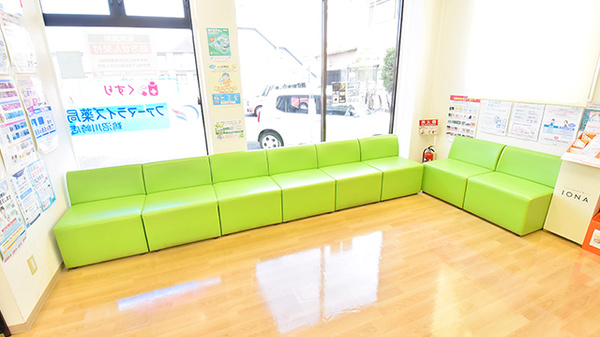 ファーマライズ薬局 鵜沼川崎店の待合スペース