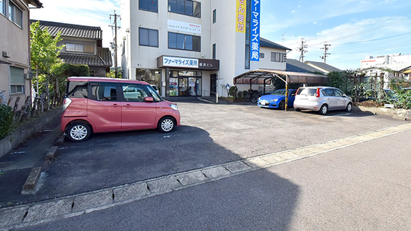 ファーマライズ薬局 鵜沼川崎店の駐車場