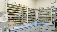 こころ調剤薬局高富店の薬棚