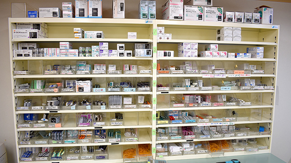 ささゆり薬局泉店の薬棚