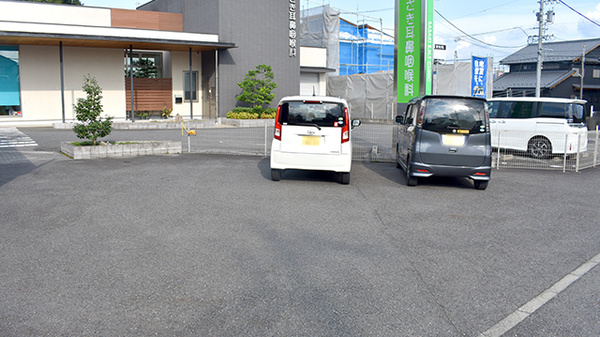ささゆり薬局泉店の駐車場