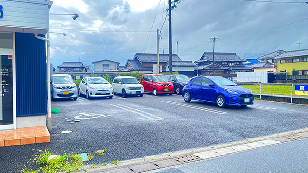 赤坂調剤薬局の駐車場