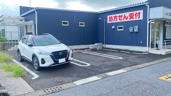 バイパス調剤薬局の駐車場