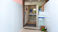 クオール薬局ようなん店の入口