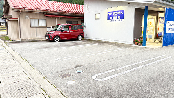 スマイルあさひ薬局の駐車場