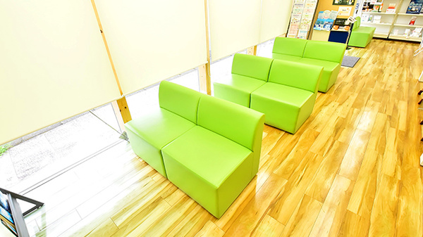 ファーマライズ薬局 富士蓼原店の待合スペース