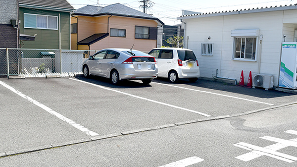 もみの木薬局の駐車場