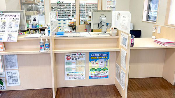 なかいずみ薬局の受付/カウンター