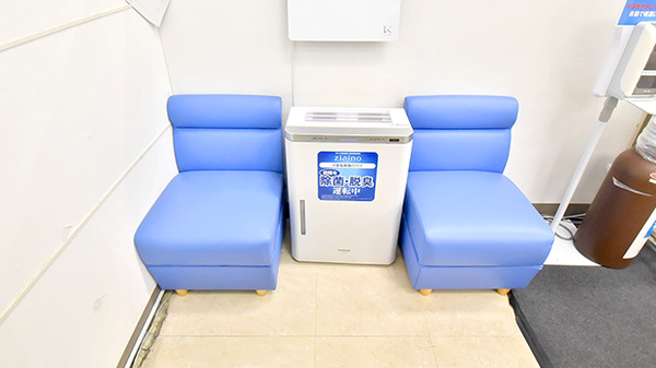 イオン薬局浜松西店の待合スペース