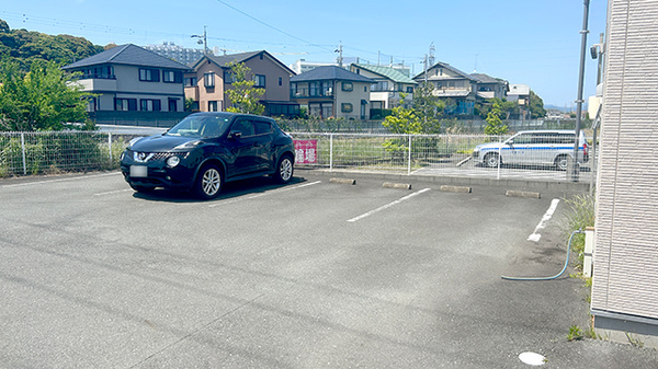 半田町薬局の駐車場