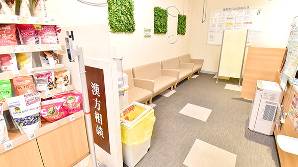 イオン薬局ワンダーシティ店の待合スペース
