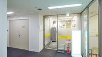コスモス調剤薬局 名古屋駅前店の入口
