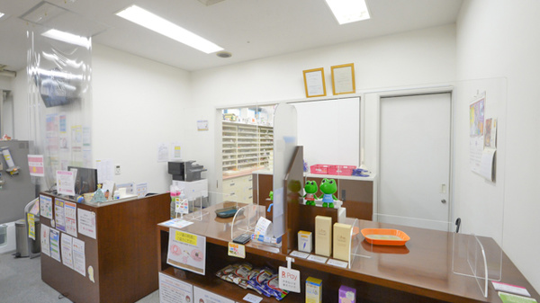 コスモス調剤薬局 名古屋駅前店の受付/カウンター