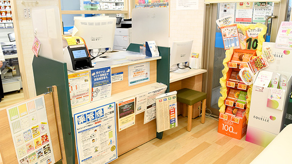 スギヤマ薬局塩付通店の受付/カウンター