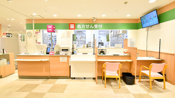 イオン薬局八事店の受付/カウンター