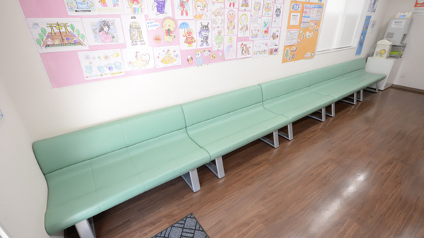 コスモス調剤薬局 新瑞橋店の待合スペース