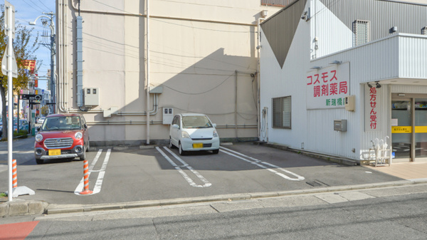 コスモス調剤薬局 新瑞橋店の駐車場