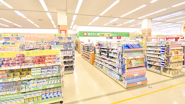 イオン薬局熱田店の内観