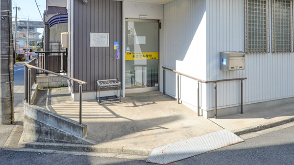 コスモス調剤薬局 しろとり店の入口