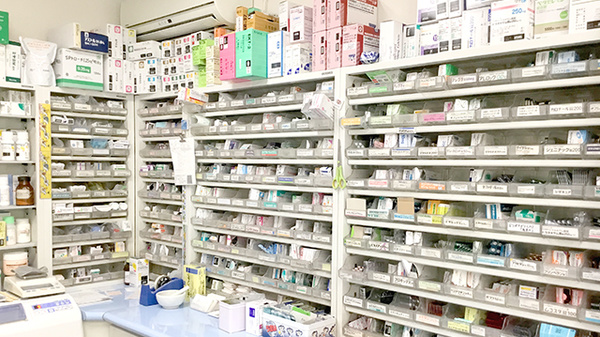 あおば薬局一番町店の薬棚