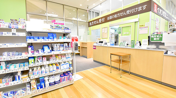イオン薬局新瑞橋店の入口