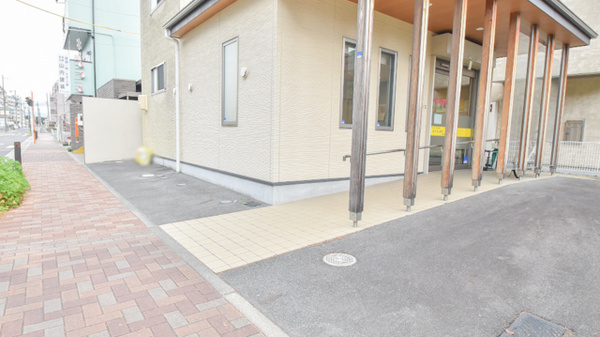 コスモス調剤薬局 天子田店の入口