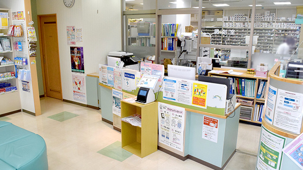 中日調剤薬局 星ヶ丘店の受付/カウンター