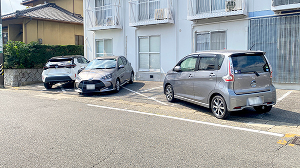 あじさい薬局の駐車場