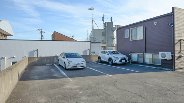 コスモス調剤薬局 大根店の駐車場