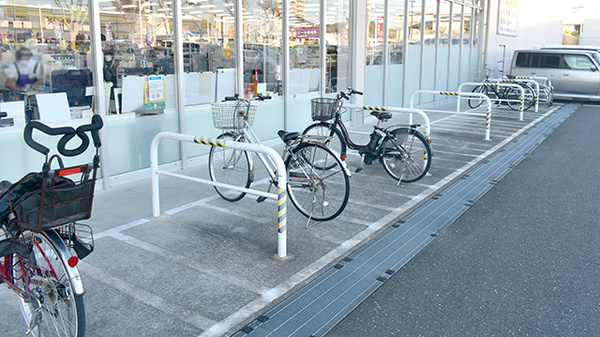 クリエイト薬局豊橋小松町店の駐輪場