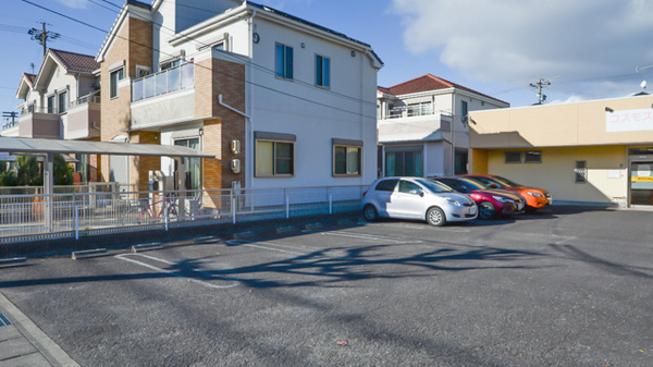 コスモス調剤薬局 一宮森本店の駐車場