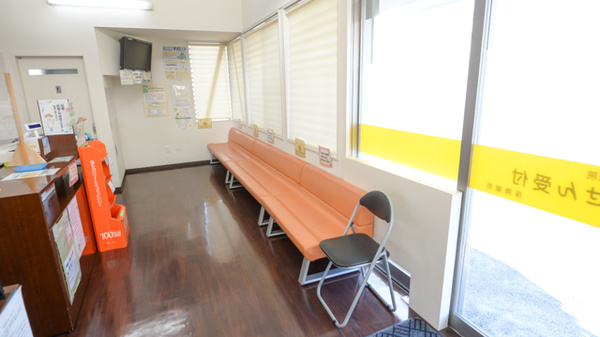 コスモス調剤薬局 富士店の待合スペース