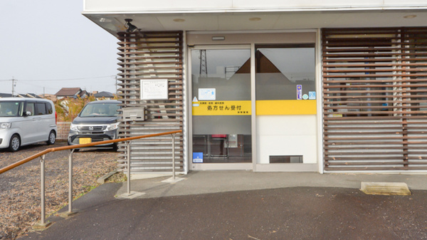 コスモス調剤薬局 里小牧店の入口