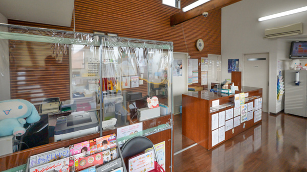 コスモス調剤薬局 里小牧店の受付/カウンター