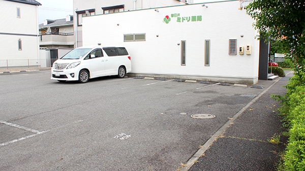 春日井ミドリ薬局の駐車場