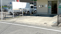 みさと薬局の駐車場