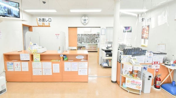 コスモス調剤薬局 小針店の受付/カウンター