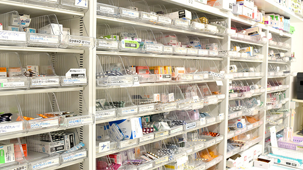 薬局サングリーン大府西店の薬棚
