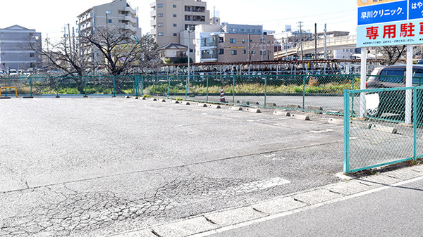 ドリーム薬局駅前店の駐車場
