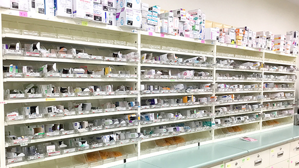 ココカラファイン薬局リソラ大府店の薬棚