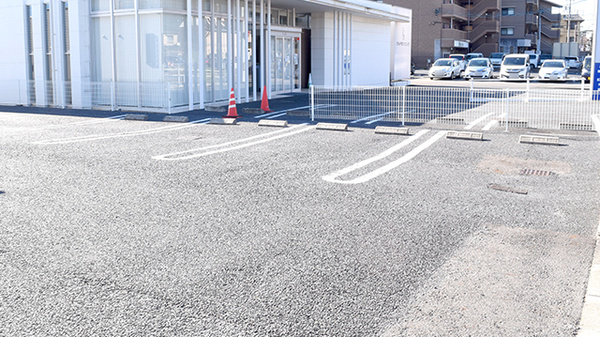 にしはる調剤薬局の駐車場