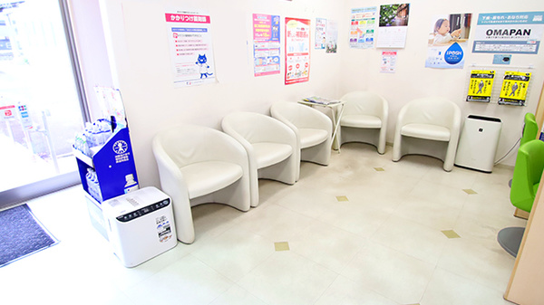 ファーマライズ薬局 鈴鹿住吉店の待合スペース