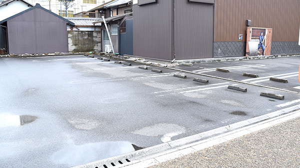 いが調剤薬局の駐車場