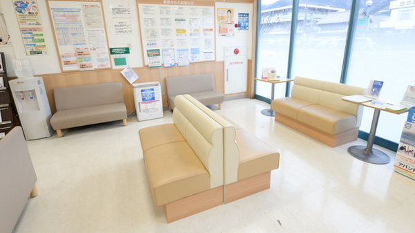 イオン薬局名張店の待合スペース