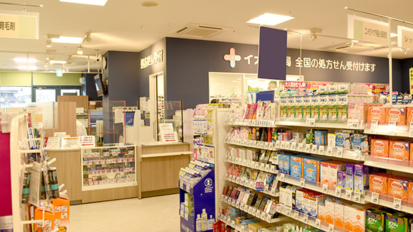 イオン薬局名張店の入口