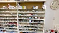 畿央薬局名張旧町店の薬棚