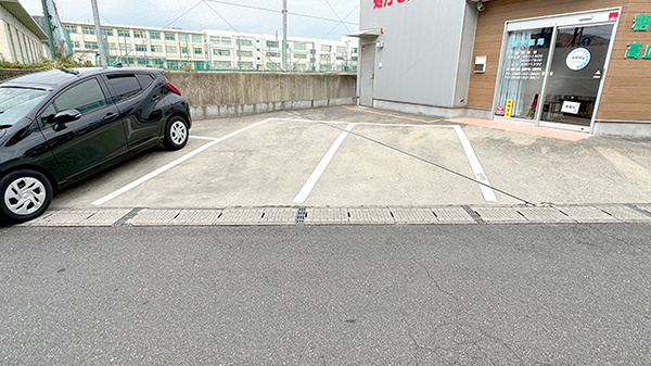 畿央薬局名張旧町店の駐車場