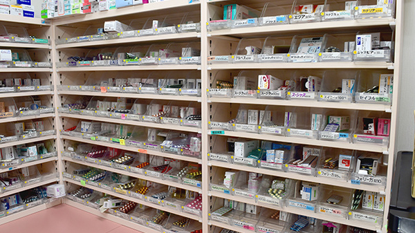 つくし薬局玉川店の薬棚