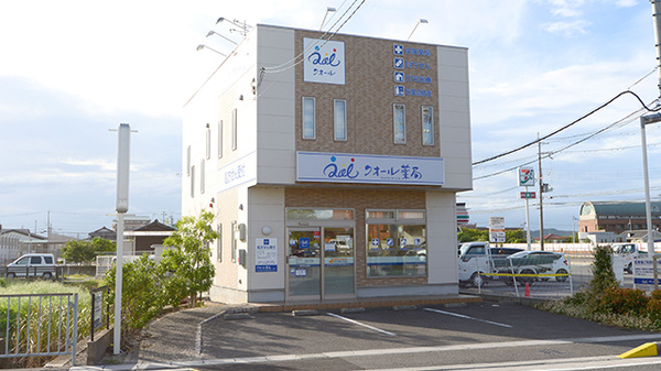 クオール薬局甲西店の外観